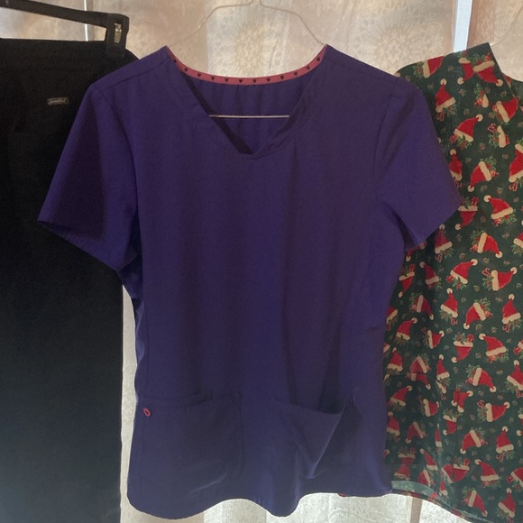 Scrubs set of five not breaking up the set 25$ for all!!! - Picture 6 of 6